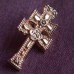 Religieus Beschermend Amulet: Caravaca Kruis Speld, Verzamelen, Religie, Verzenden, Zo goed als nieuw, Sieraad