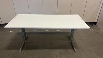 Verstelbaar bureau met slinger 180x80xH64-90 cm, 93 stuks