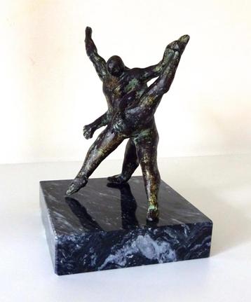 Bronzen beeld twee figuren wijde armen groene tint 6841-b beschikbaar voor biedingen