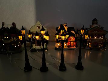 Kerstdorp (8 huisjes + verlichting en lantaarns) beschikbaar voor biedingen