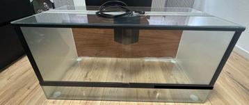 Terrarium 80 x 40 x 40 cm. (Ev. met 0.1 P.G. Snow ‘17) beschikbaar voor biedingen