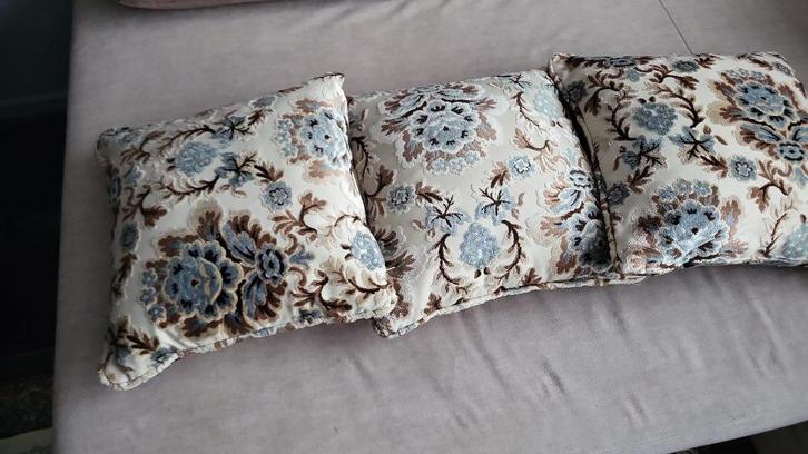 3 mooie bankkussens – in goede staat, Huis en Inrichting, Woonaccessoires | Kussens, Zo goed als nieuw, Overige kleuren, Vierkant