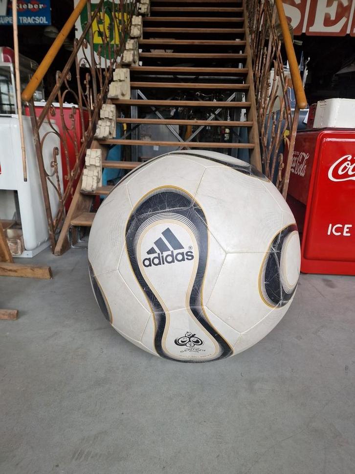 een 84 cm wereld beker bal 2006, Verzamelen, Sportartikelen en Voetbal, Gebruikt, Spel, Ophalen