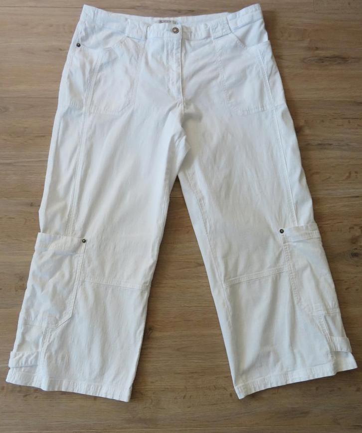 Broek Wit maat 44 Driekwart, Kleding | Dames, Broeken en Pantalons, Zo goed als nieuw, Maat 42/44 (L), Wit, Driekwart, Ophalen of Verzenden
