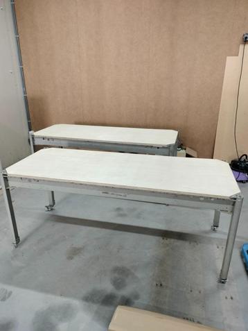 2x werktafel beschikbaar voor biedingen