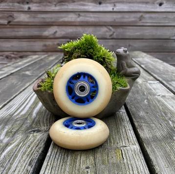 2X lichte 84mm stuntstep wielen beschikbaar voor biedingen