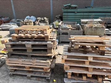 Pallets kapot beschikbaar voor biedingen