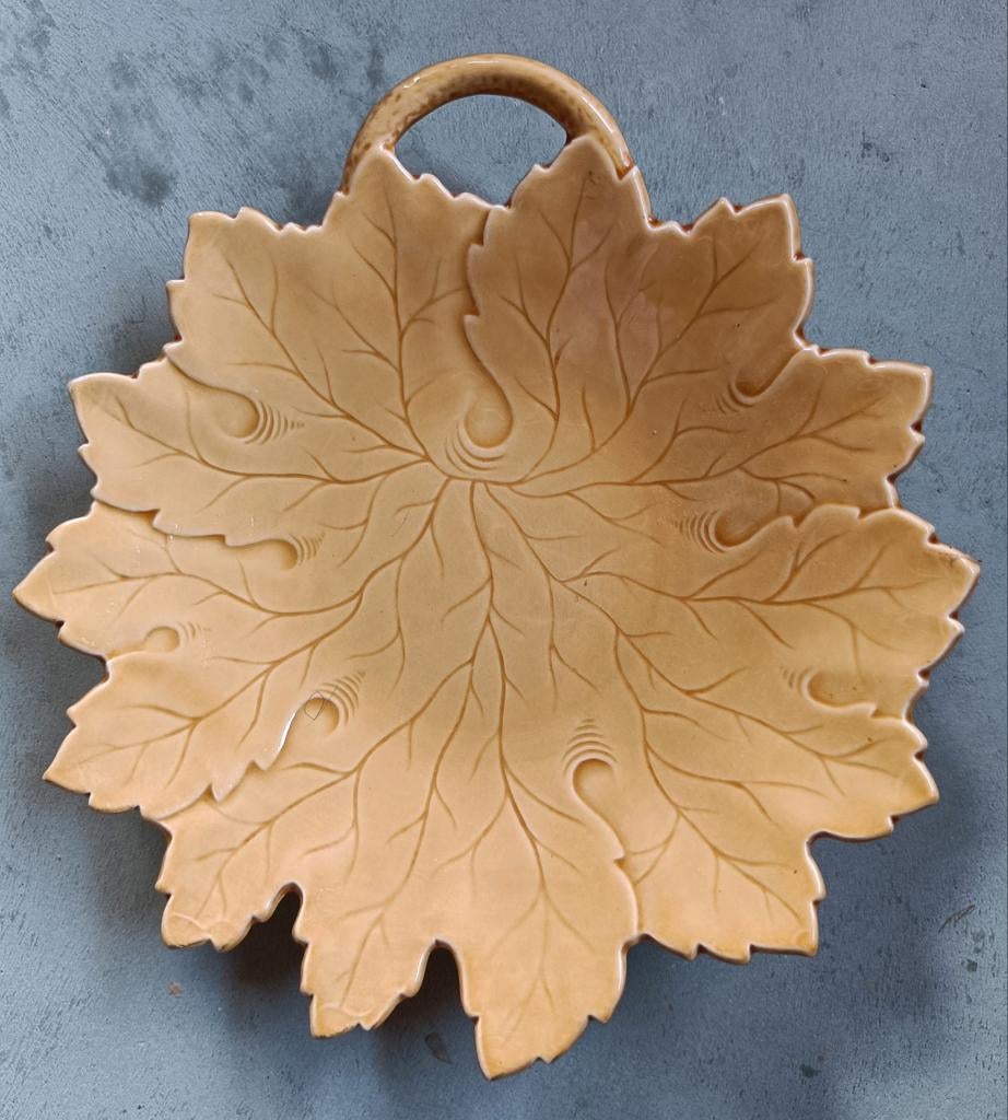 Vintage W Germany okergele schaal in de vorm van een blad, Antiek en Kunst, Ophalen of Verzenden