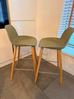 2x Zuiver Albert Kuip barkruk 65 cm groen, Ophalen, 60 tot 90 cm, Zo goed als nieuw, Hout