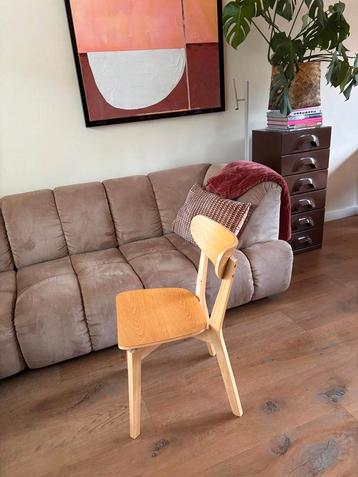 Houten stoel  beschikbaar voor biedingen