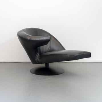 1x Leolux Parabolica Fauteuil Links Zwart Leer - Zwart Frame beschikbaar voor biedingen