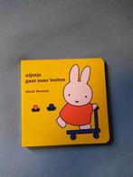 Nijntje kartonnen boek - Nijntje gaat naar buiten, Ophalen of Verzenden, Gelezen, Dick Bruna, 1 tot 2 jaar