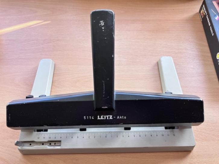 Perforator LEITZ - Akto 5114, 4 gaats, Diversen, Bureau-accessoires, Gebruikt, Ophalen of Verzenden