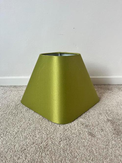 Leuke groene lampenkap, 25x19cm. Glans olijf trend, Huis en Inrichting, Lampen | Lampenkappen, Gebruikt, Minder dan 25 cm, Overige vormen