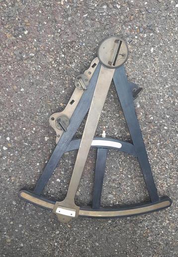 Scheepsantiek octant / positiebepaler scheepvaart maritiem  beschikbaar voor biedingen