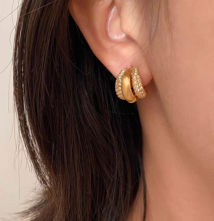 C vorm oorbellen 925zilveren oorsteker, Sieraden, Tassen en Uiterlijk, Oorbellen, Zo goed als nieuw, Knopjes of Stekers, Goud