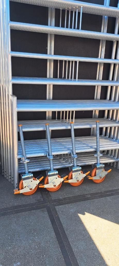 Nieuwe rolsteiger Werkhoogte 8.20 mtr Merk Layer, Doe-het-zelf en Verbouw, Steigers, Nieuw, Rolsteiger of Kamersteiger, 5 meter of hoger