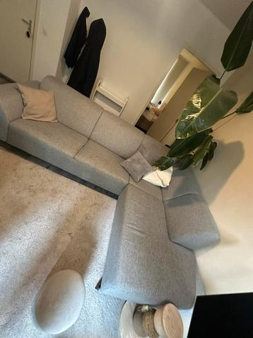 Moderne L-vormige hoekbank – lichtgrijs – met chaise longue beschikbaar voor biedingen