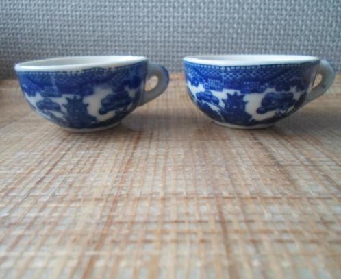 2 oude Blue Willow kopjes. Jaren '50., Antiek en Kunst, Antiek | Servies los, Ophalen of Verzenden