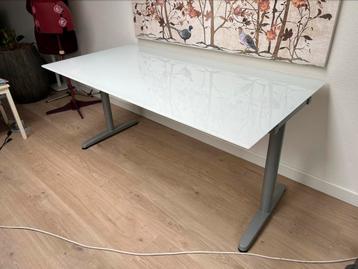 Ikea galant bureau met glazen blad - afbeelding 1