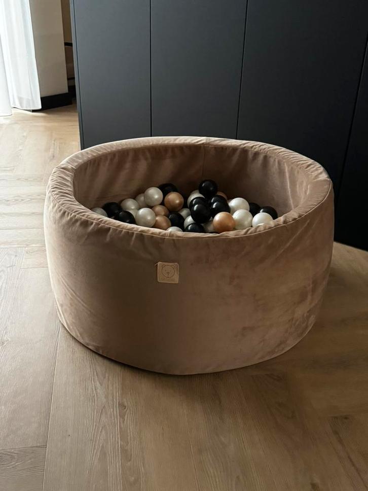 Misioo ballenbak Velvet Gold/Beige incl ballen, Kinderen en Baby's, Speelgoed | Babyspeelgoed, Gebruikt, Babygym, Ophalen