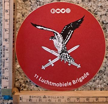 Sticker 11de luchtmobiele brigade. beschikbaar voor biedingen