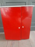 Kastje voor poppenkleertjes / rood, Ophalen, Gebruikt