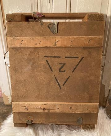 Brocante oude houten munitiekist - munitiekistje beschikbaar voor biedingen