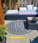 Rond buitenkleed zwart/wit, Ophalen, Zo goed als nieuw, 2 zitplaatsen