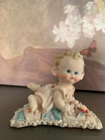 Schattig vintage biscuit porselein babietje op kussen, Verzamelen, Ophalen of Verzenden, Gebruikt, Mens