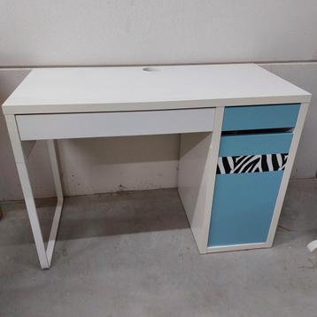 Gratis afhalen, kinderbureau van Ikea beschikbaar voor biedingen