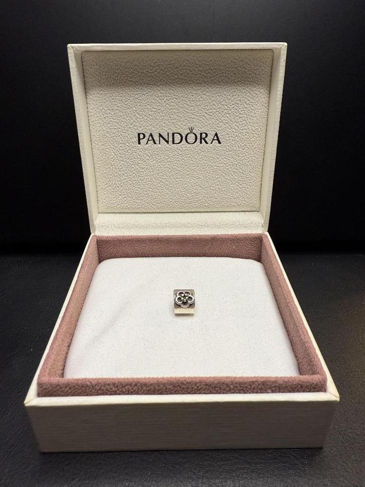 Gebruikte Pandora Silver Daisy Flower van Sterling zilver, Sieraden, Tassen en Uiterlijk, Bedels, Gebruikt, Pandora, Zilver, 1 bedel
