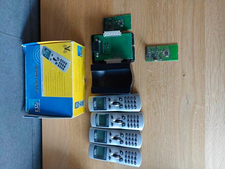 ESU Mobile Control Set - 4 Regelaars + Ontvanger, Hobby en Vrije tijd, Modeltreinen | H0, Gebruikt, Overige typen, Gelijkstroom of Wisselstroom