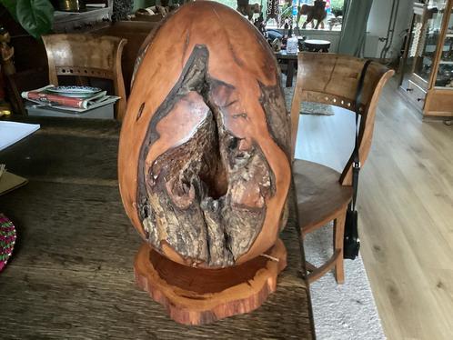 Antieke Houten boomstam in vorm van ei 40 H  € 67, Antiek en Kunst, Kunst | Niet-Westerse kunst, Ophalen of Verzenden