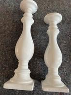 Twee witte kandelaren, Ophalen of Verzenden, Overige materialen, Minder dan 25 cm