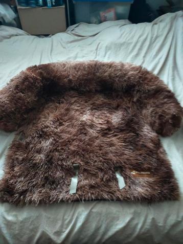 Pelsbarn fluffy bankbeschermer kussen bed beschikbaar voor biedingen