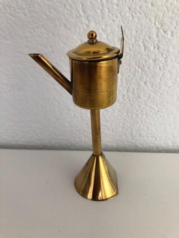 Vintage Olielampje geelkoper miniatuur beschikbaar voor biedingen