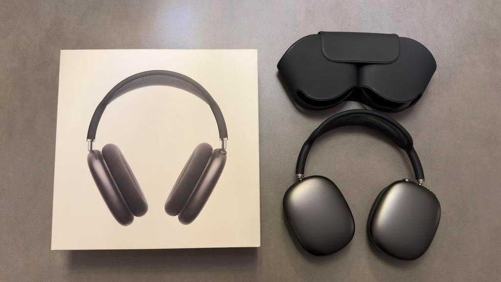 ≥ Apple AirPods Max (Space Gray with black headband) Gen 1