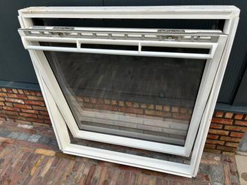 VELUX 114x118 wit dakraam kantelraam zolderraam tuimelraam beschikbaar voor biedingen