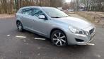 Volvo V60 D6 215pk Plug-in Hybrid 2013 Met. Grijs, Auto's, Automaat, 1800 kg, 1848 kg, Vierwielaandrijving