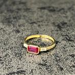 14k gouden ring dames rood steen robijn, 20 of groter, Heer, Ophalen of Verzenden, Zo goed als nieuw