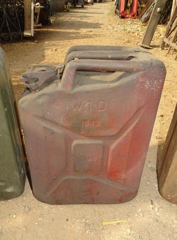 oude jerrycan uit 1943 wo2  beschikbaar voor biedingen