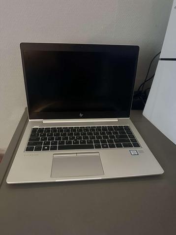 Kapotte laptop voor onderdelen. beschikbaar voor biedingen