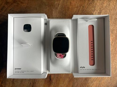 Fitbit versa 3, Sieraden, Tassen en Uiterlijk, Smartwatches, Gebruikt, Android, Zilver, GPS, Waterdicht, Ophalen of Verzenden