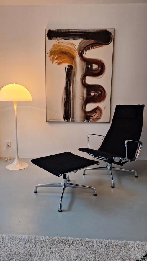 Orginele Charles Eames EA 124 met EA125, Huis en Inrichting, Fauteuils, Zo goed als nieuw, Metaal, Stof, 50 tot 75 cm, 100 tot 125 cm