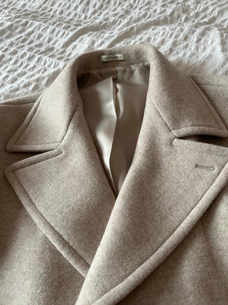 Suitsupply Peacoat Zandkleurig Maat EU 52, Kleding | Heren, Ophalen of Verzenden, Nieuw, Maat 52/54 (L), Beige