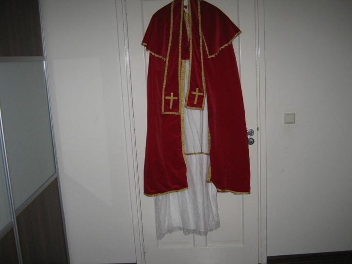 Mooie Sinterklaaspak en diverse pietpakken te huur, Diversen, Sinterklaas, Zo goed als nieuw, Ophalen
