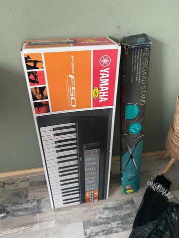 Yamaha PSR F50 Keyboard + Standaard - Nieuw in de doos! beschikbaar voor biedingen