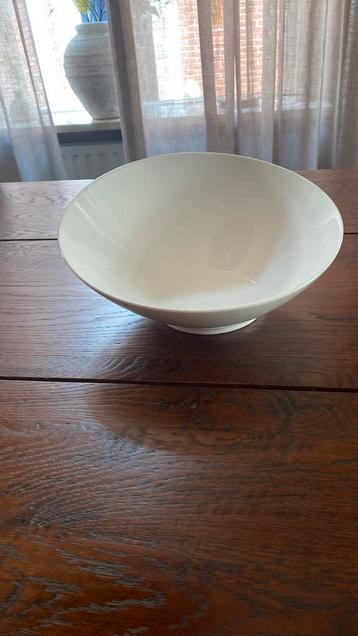 Pasta schaal beschikbaar voor biedingen