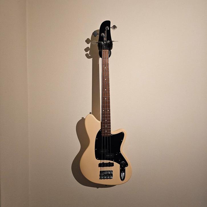 Ibanez TMB30 Ivory Shortscale Basgitaar - Nieuwstaat, Muziek en Instrumenten, Snaarinstrumenten | Gitaren | Bas, Zo goed als nieuw